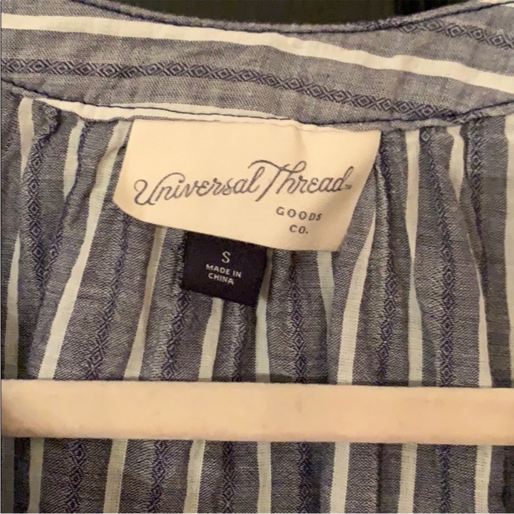 Universal Thread Chambray Top Size S - image 4